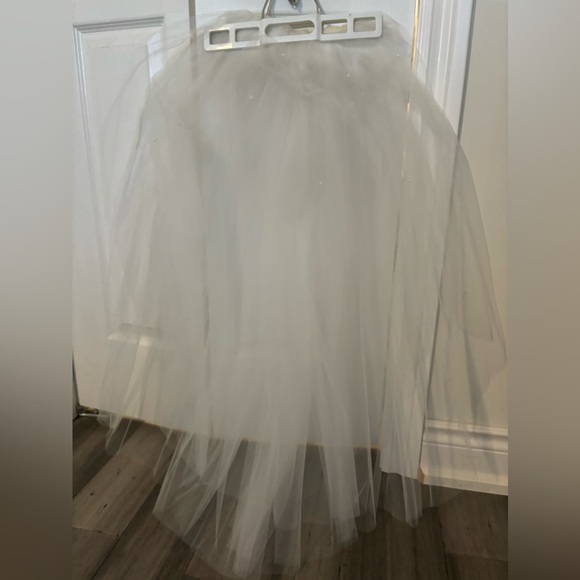 wedding dress - Picture 3 of 10